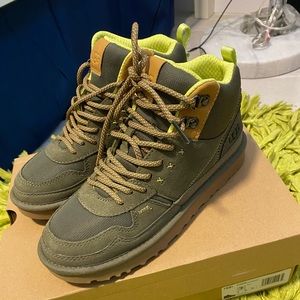 New. Never worn UGG Highland Hi Heritage
